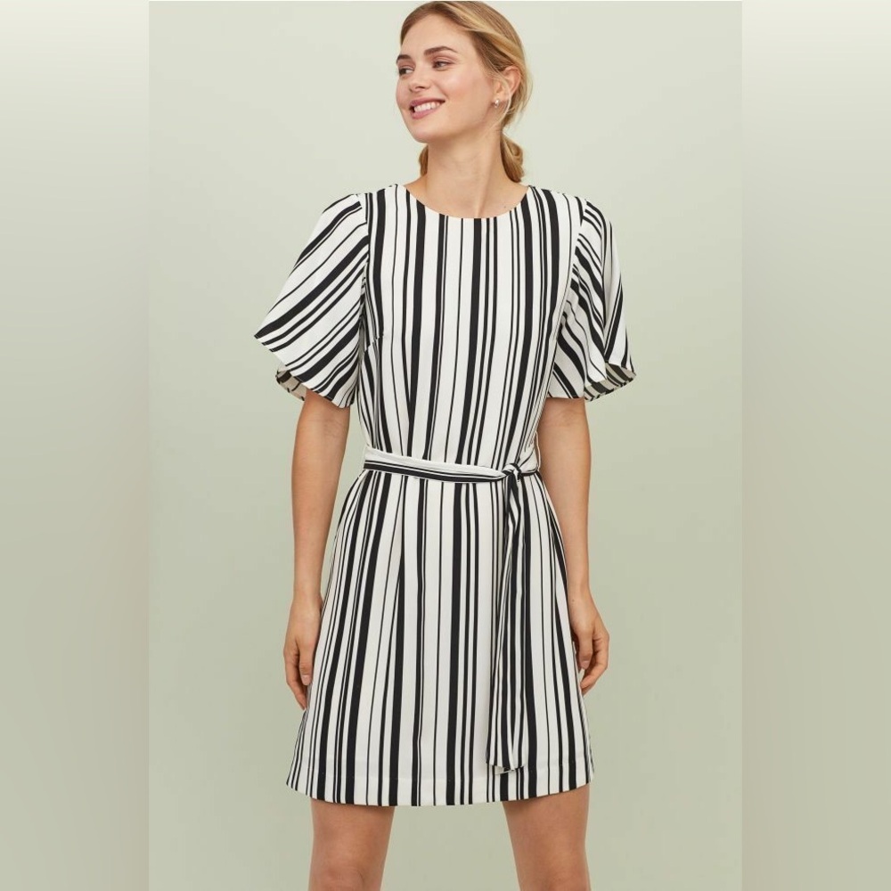 H&M | Shift Dress with Tie Belt  | Size: US 2